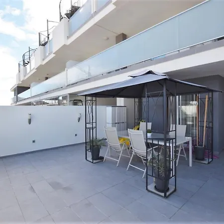 Luxury Family With Heated Swimming Pools Apartment